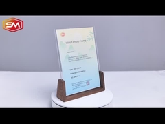 Khung ảnh acrylic có đế gỗ