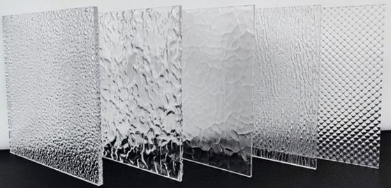 Tấm acrylic trong suốt có hoa văn sọc, dạng thanh, dày 3mm và 5mm, đùn