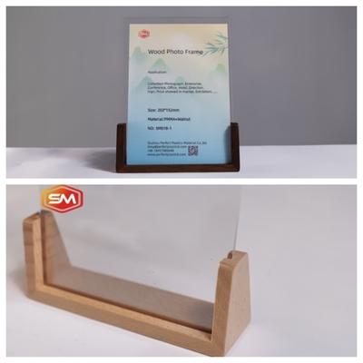 Khung ảnh acrylic với nền gỗ cho quà tặng 6x8
